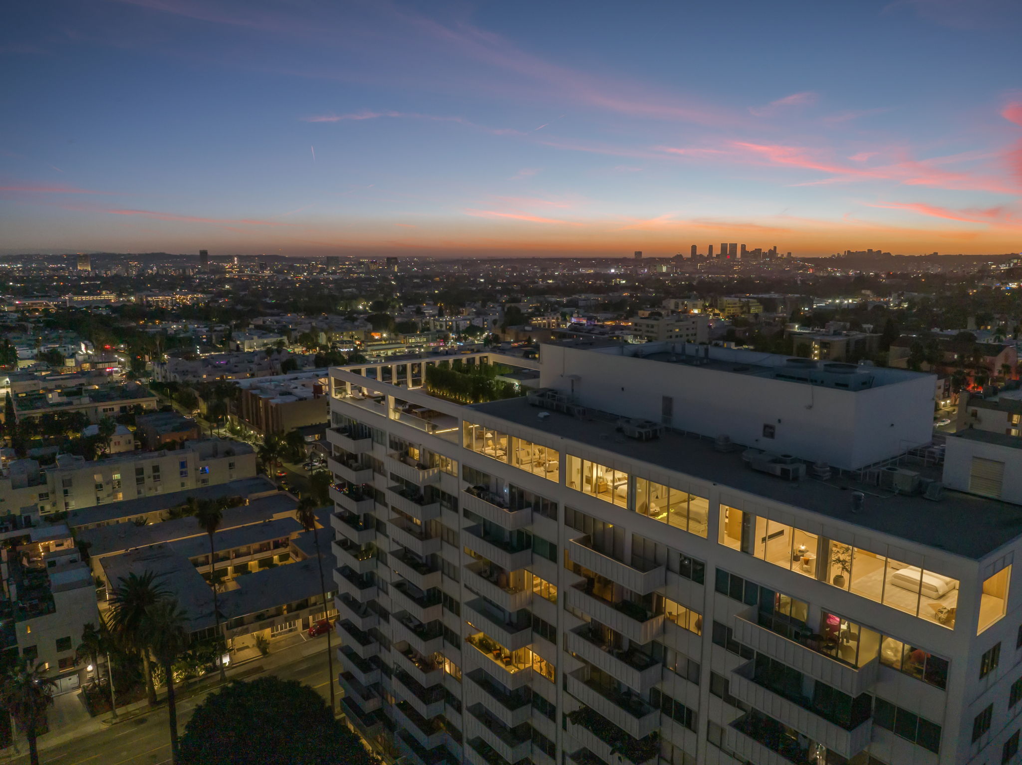 7135 Hollywood Blvd Penthouse West – White Glove Estates
