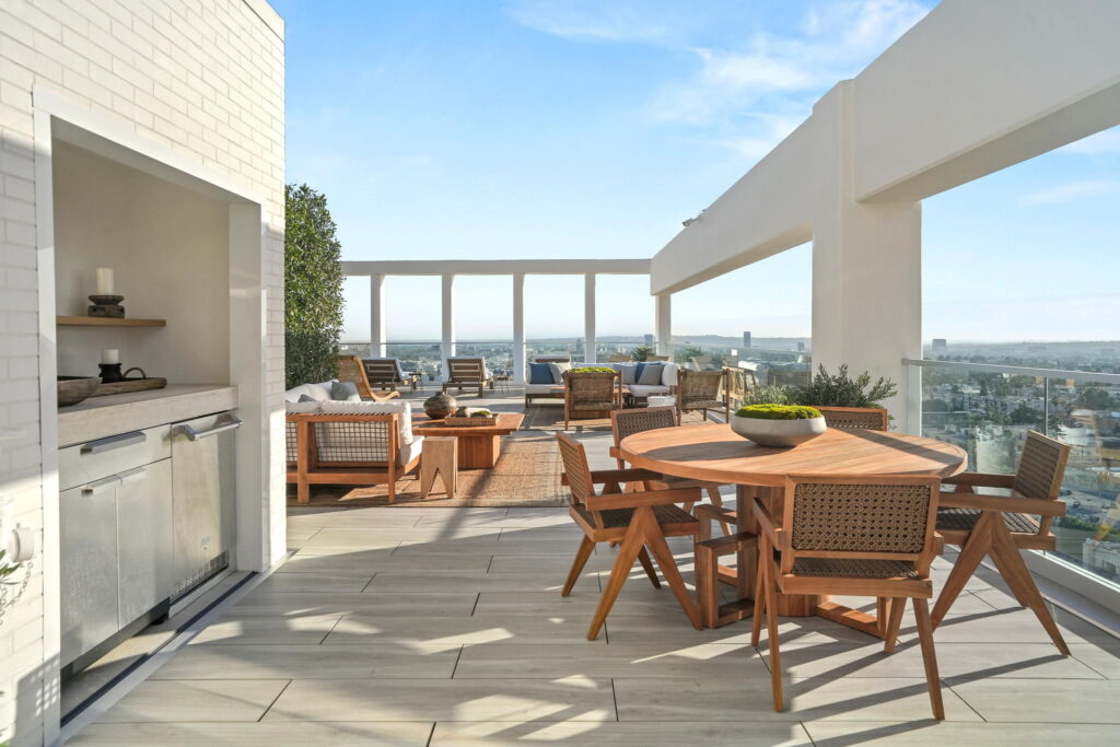 Visual Reference: 7135 Hollywood Blvd Penthouse West